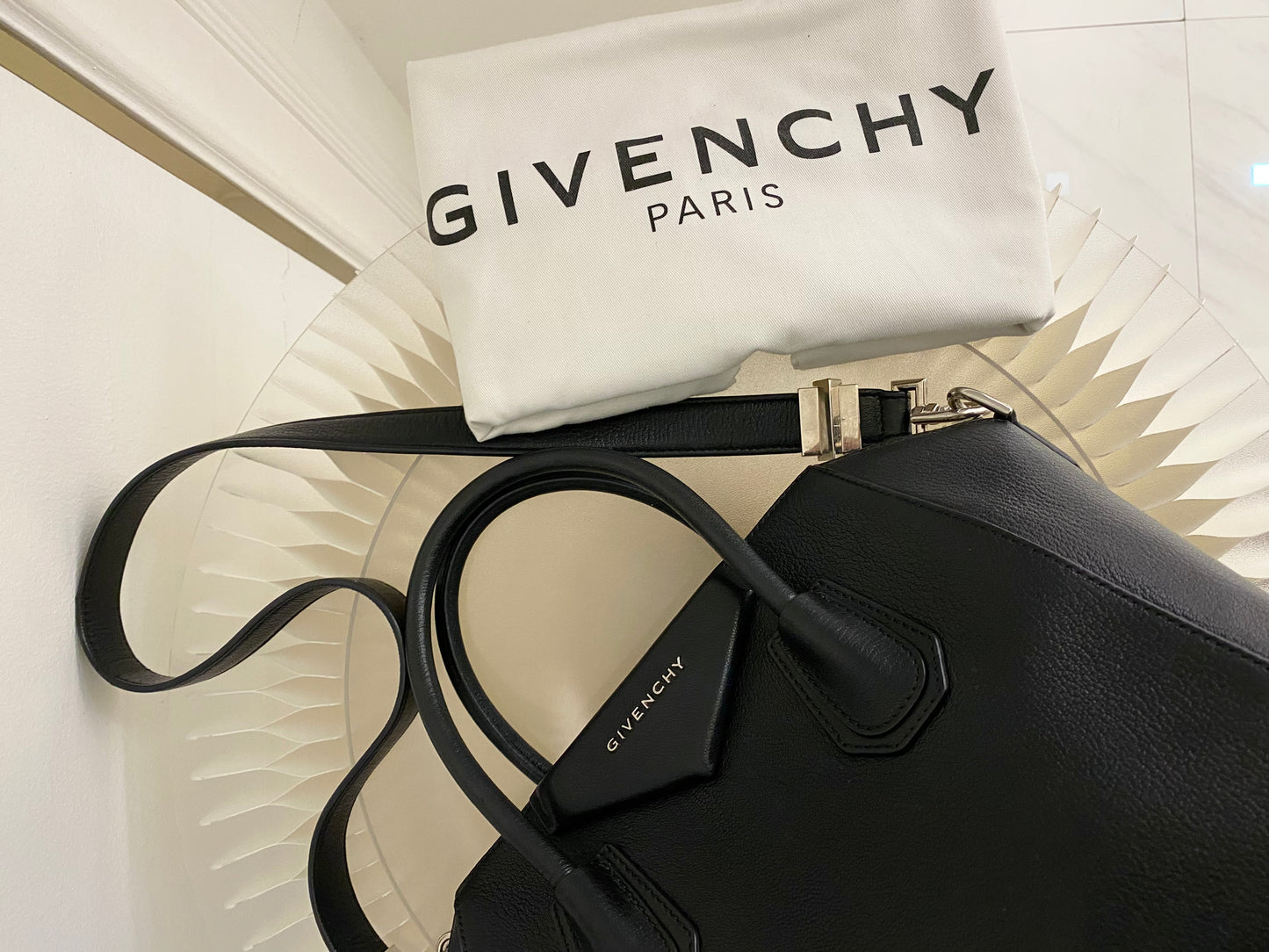 GIVENCHY Antigona Small Black