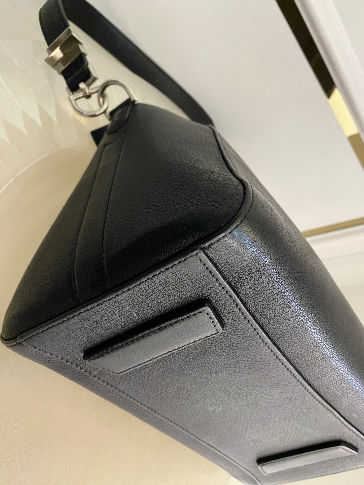 GIVENCHY Antigona Small Black