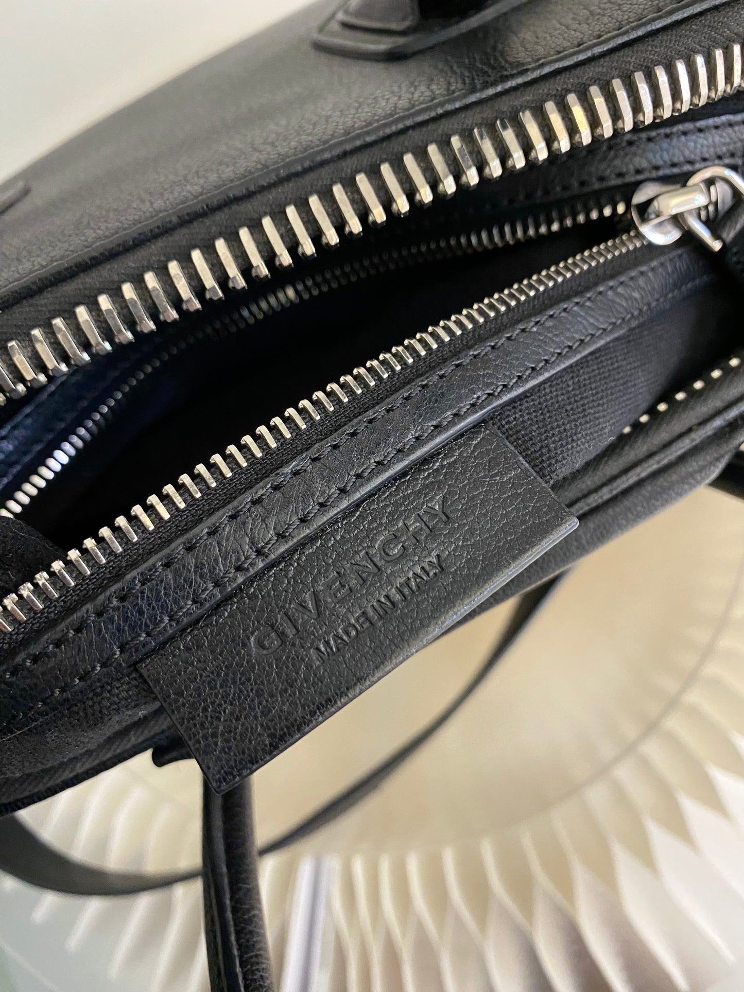 GIVENCHY Antigona Small Black
