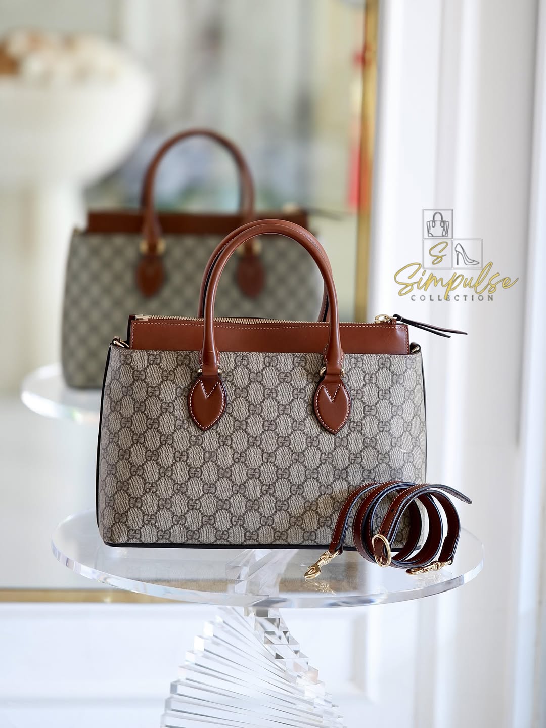 GUCCI Gg Supreme Medium  2way Zip-Top Tote Bag