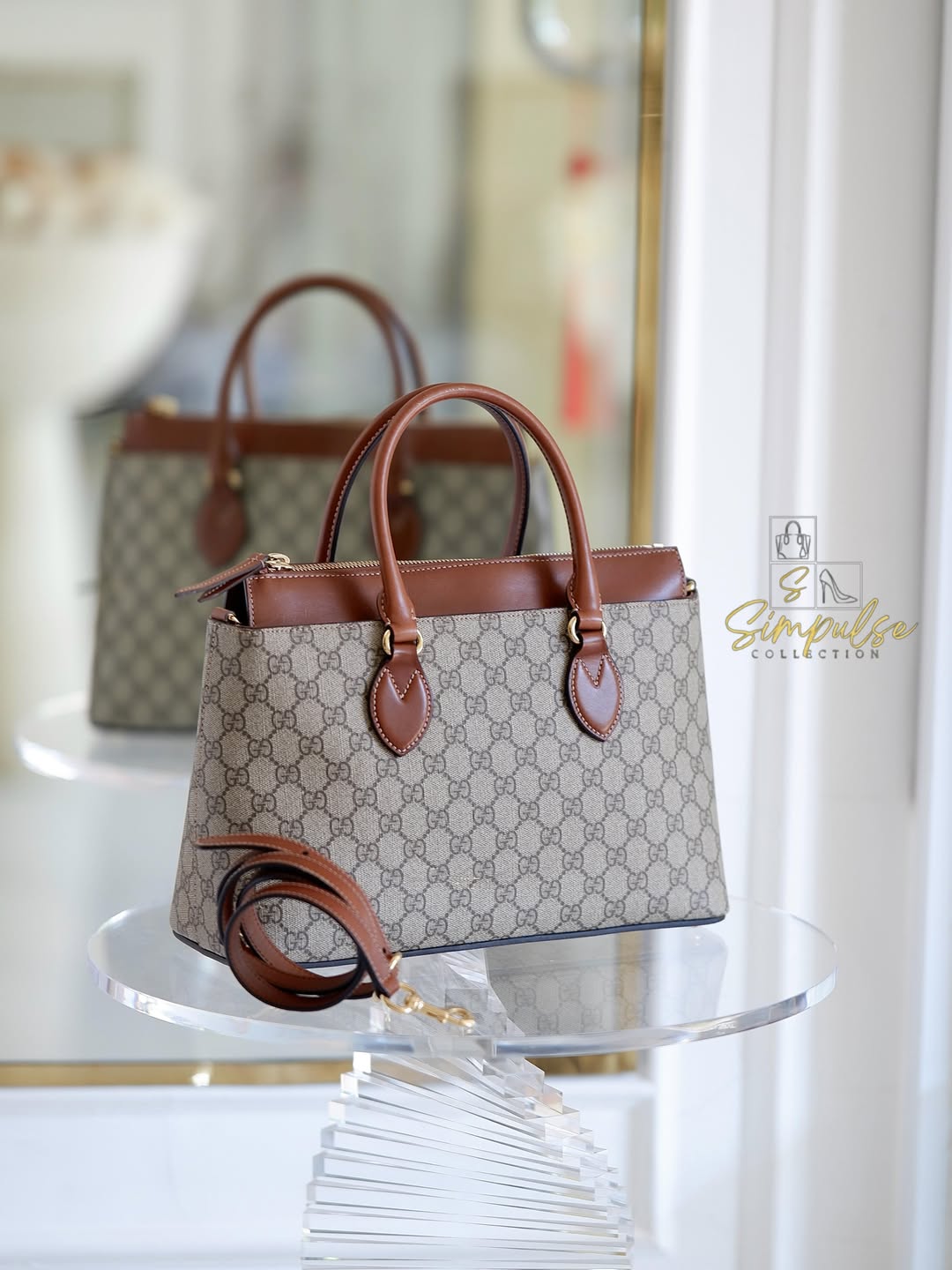 GUCCI Gg Supreme Medium  2way Zip-Top Tote Bag