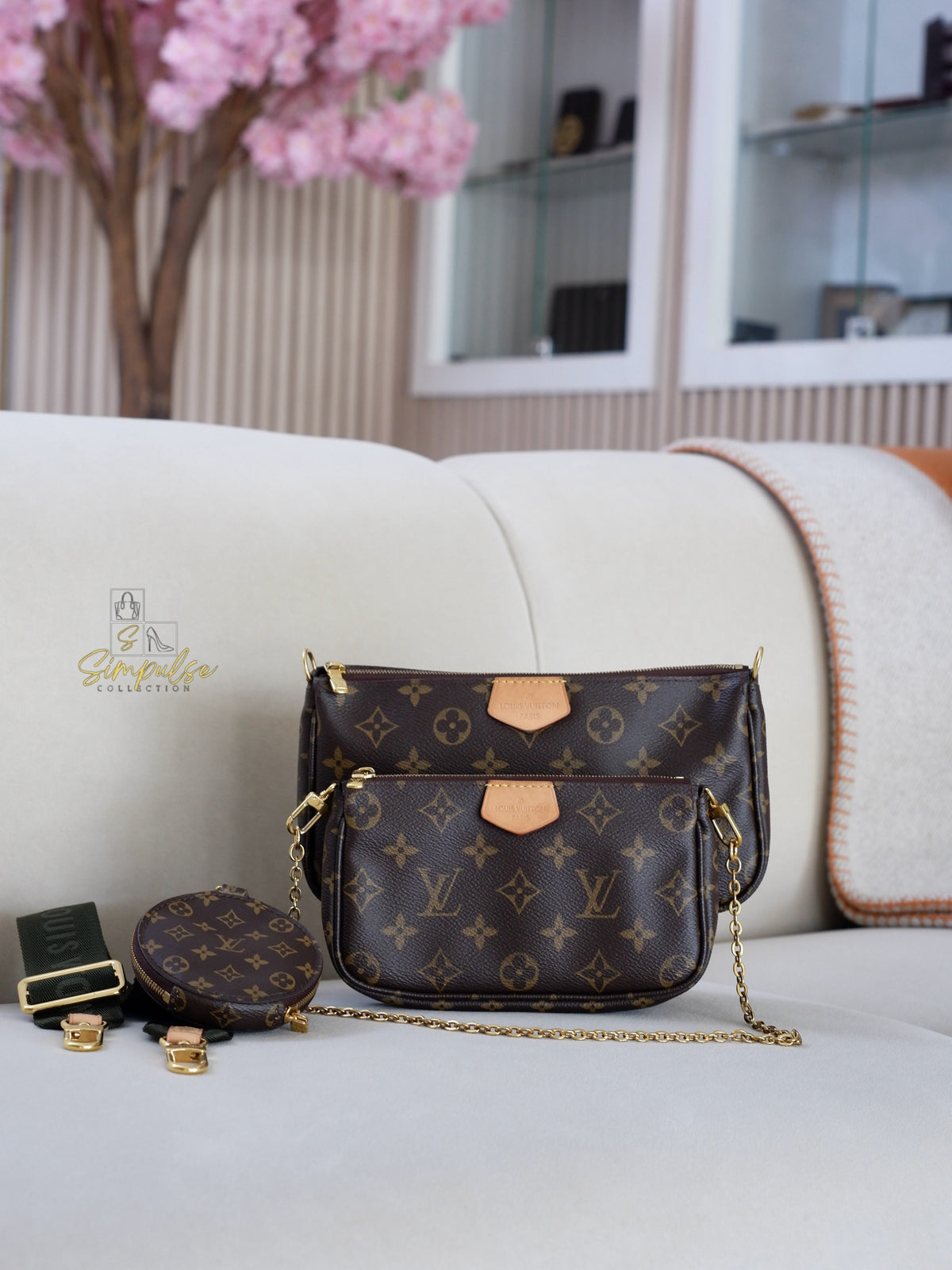LOUIS VUITTON MULTI POCHETTE MONOGRAM W/GREEN STRAP
