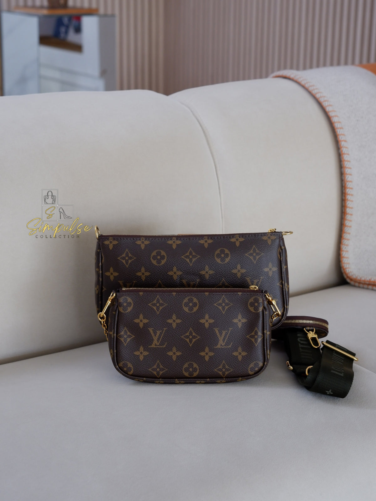 LOUIS VUITTON MULTI POCHETTE MONOGRAM W/GREEN STRAP