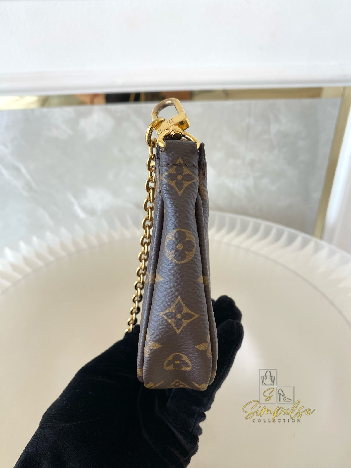 LOUIS VUITTON MULTI POCHETTE MONOGRAM W/GREEN STRAP
