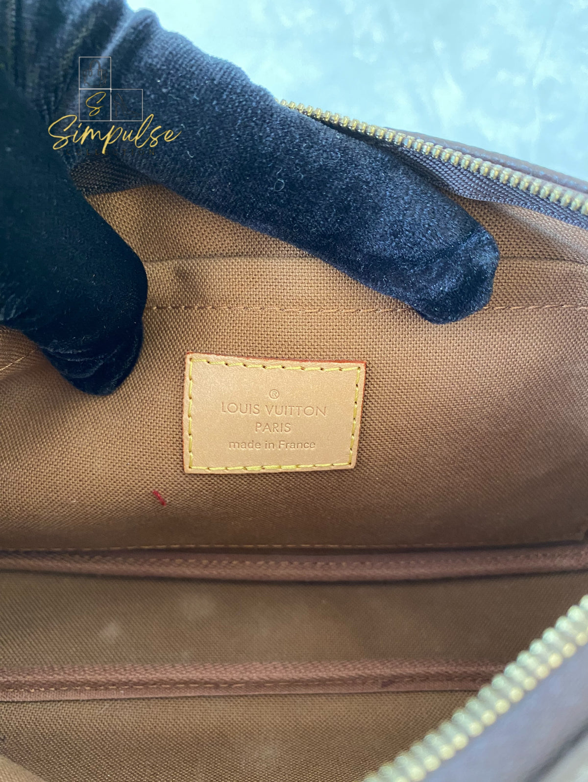 LOUIS VUITTON MULTI POCHETTE MONOGRAM W/GREEN STRAP