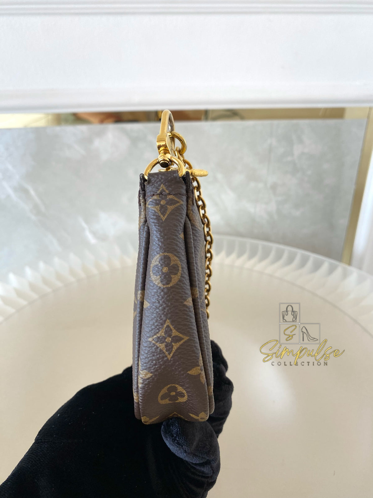 LOUIS VUITTON MULTI POCHETTE MONOGRAM W/GREEN STRAP