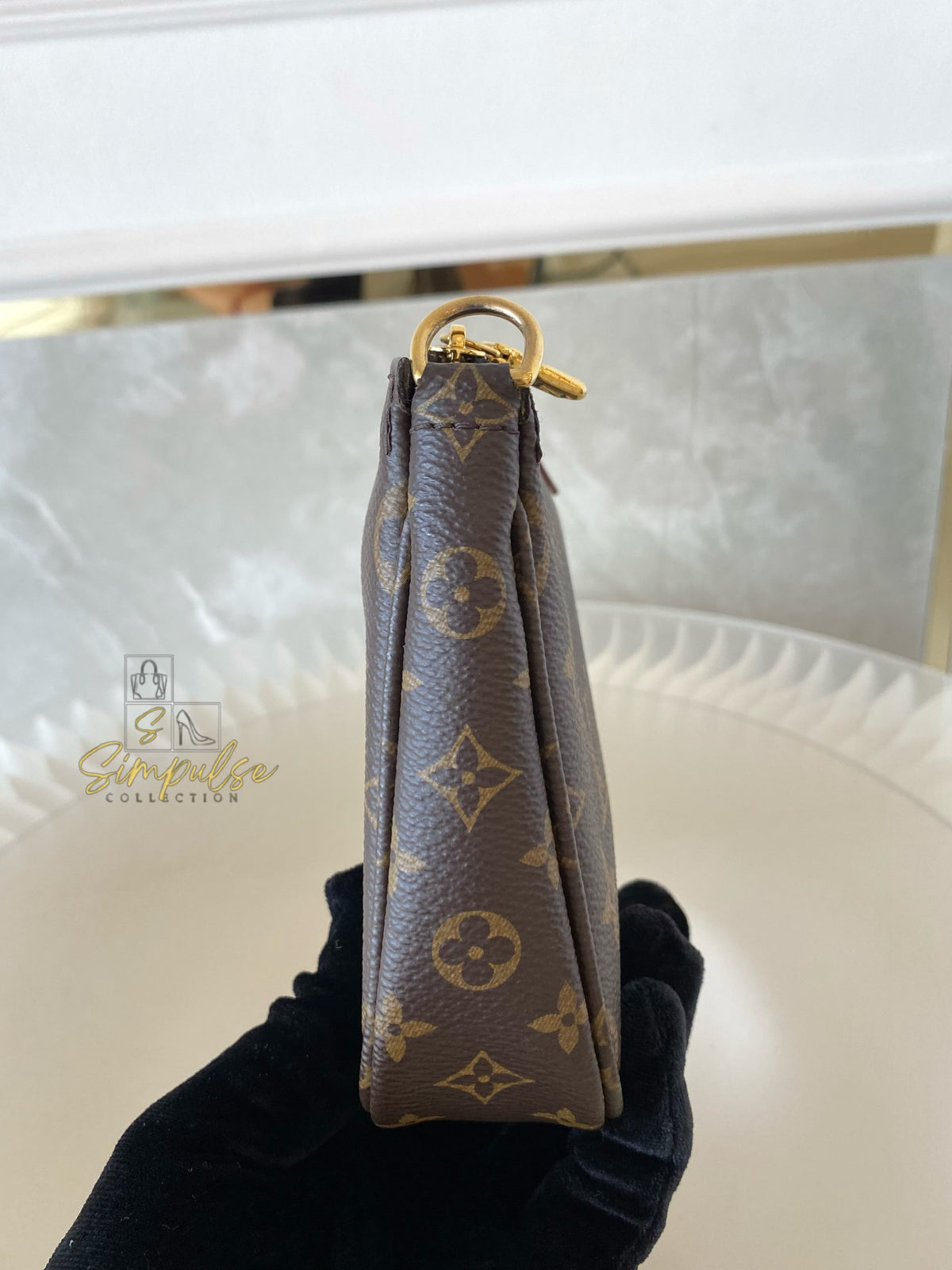 LOUIS VUITTON MULTI POCHETTE MONOGRAM W/GREEN STRAP