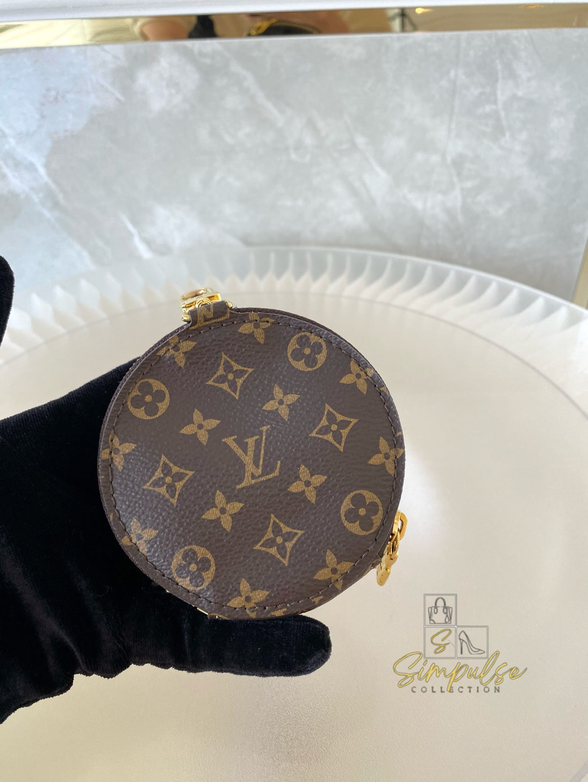 LOUIS VUITTON MULTI POCHETTE MONOGRAM W/GREEN STRAP