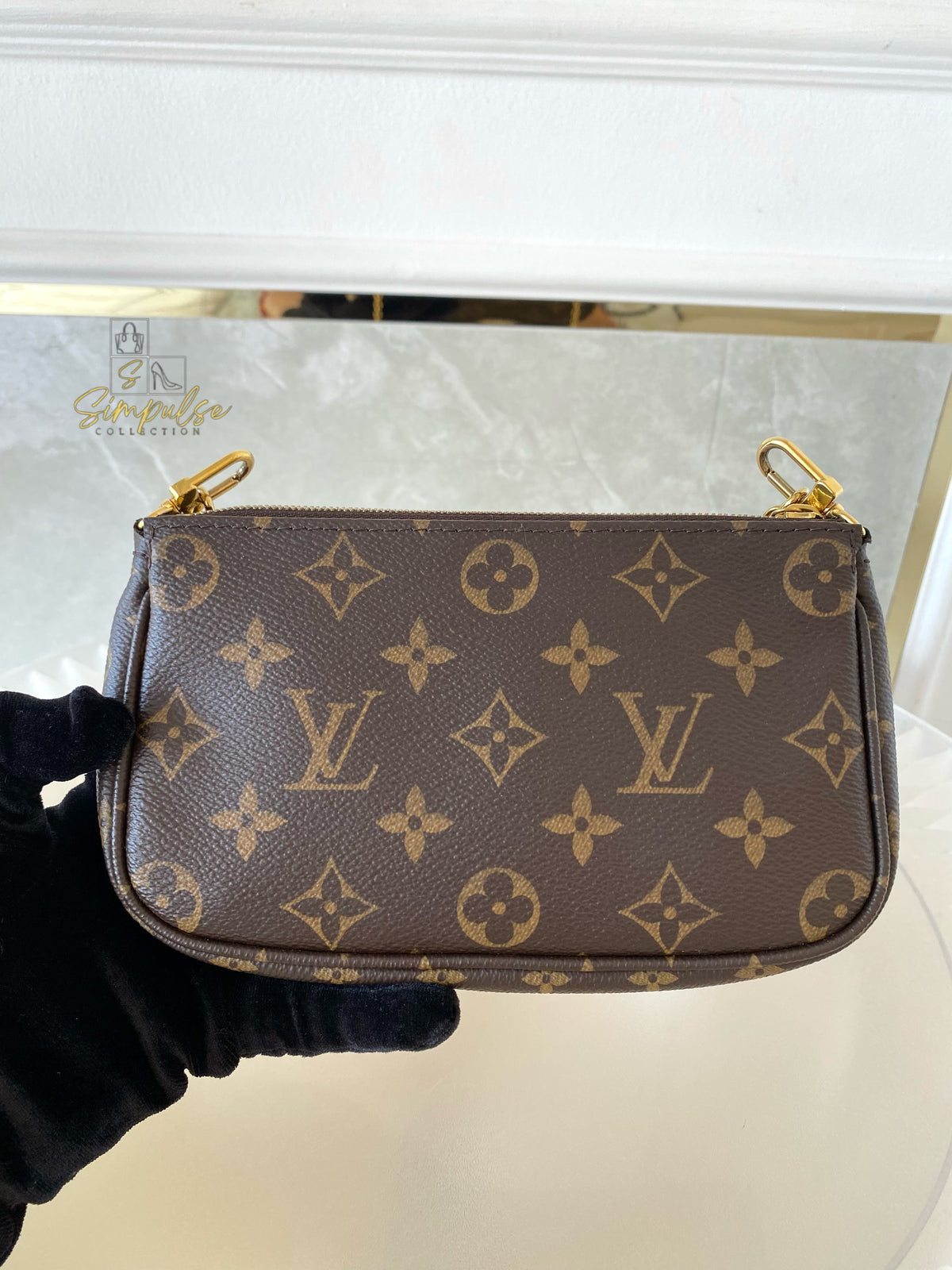 LOUIS VUITTON MULTI POCHETTE MONOGRAM W/GREEN STRAP
