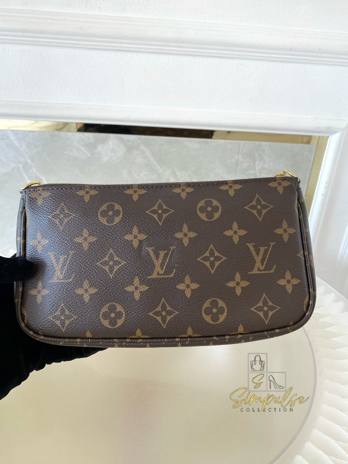LOUIS VUITTON MULTI POCHETTE MONOGRAM W/GREEN STRAP