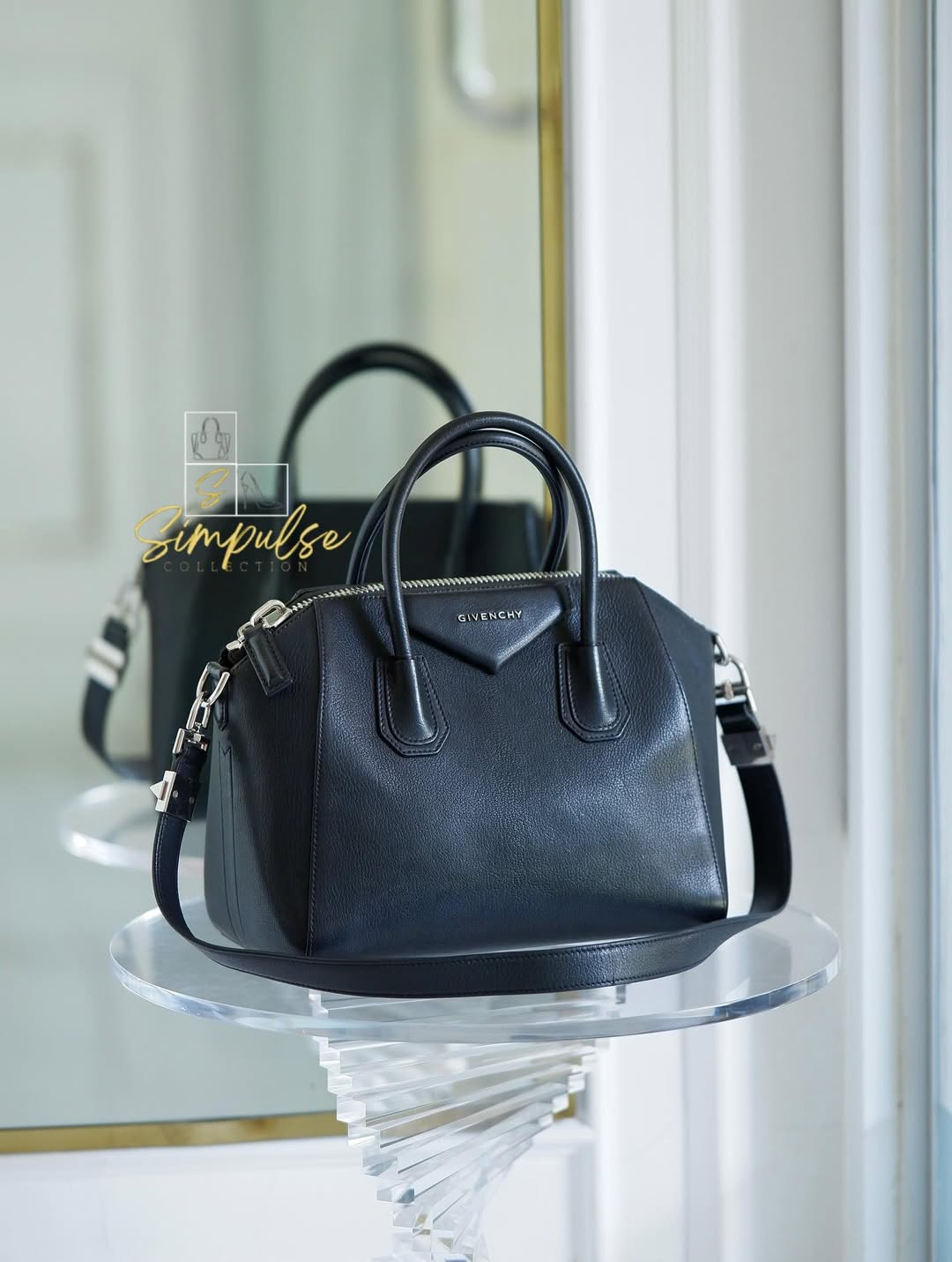 GIVENCHY Antigona Small Black