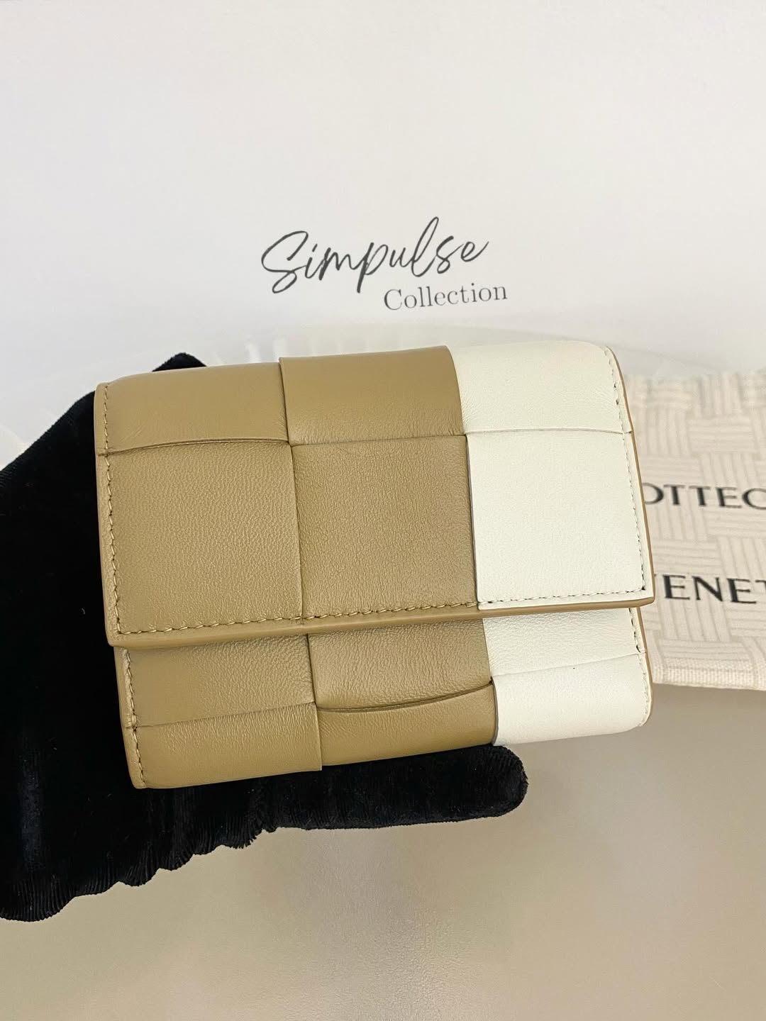 BOTTEGA VENETA Cassette Trifold Beige/White Wallet