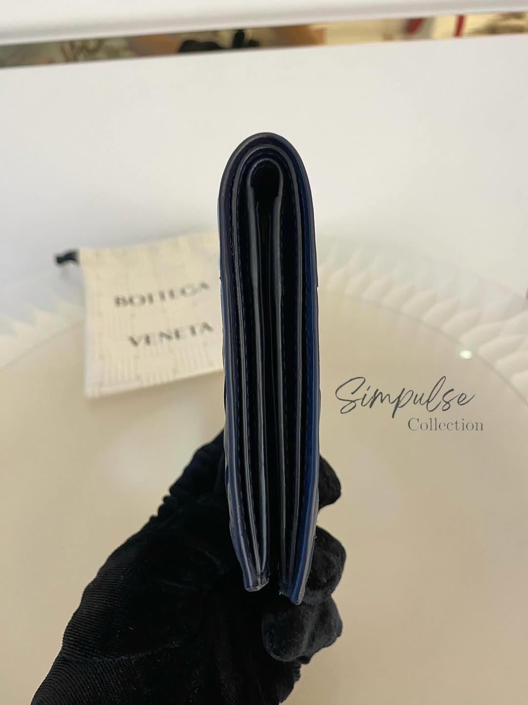 BOTTEGA VENETA Intrecciato Bifold Black/White Mens Wallet