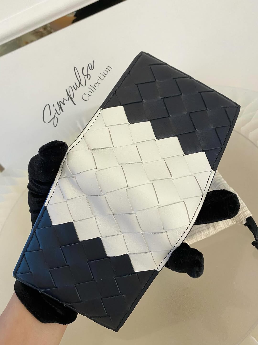BOTTEGA VENETA Intrecciato Bifold Black/White Mens Wallet