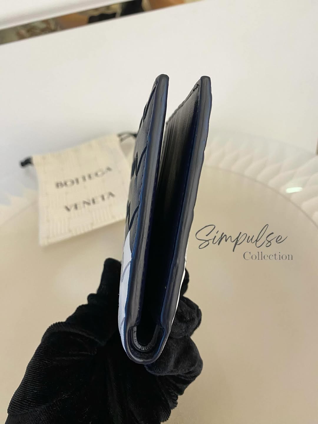 BOTTEGA VENETA Intrecciato Bifold Black/White Mens Wallet