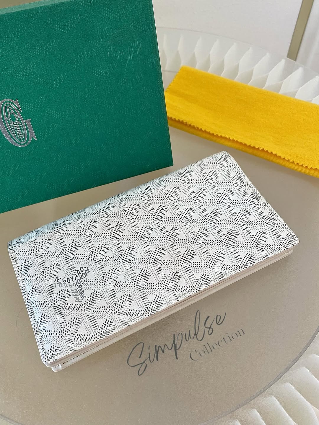 Richelieu Long Bifold Wallet