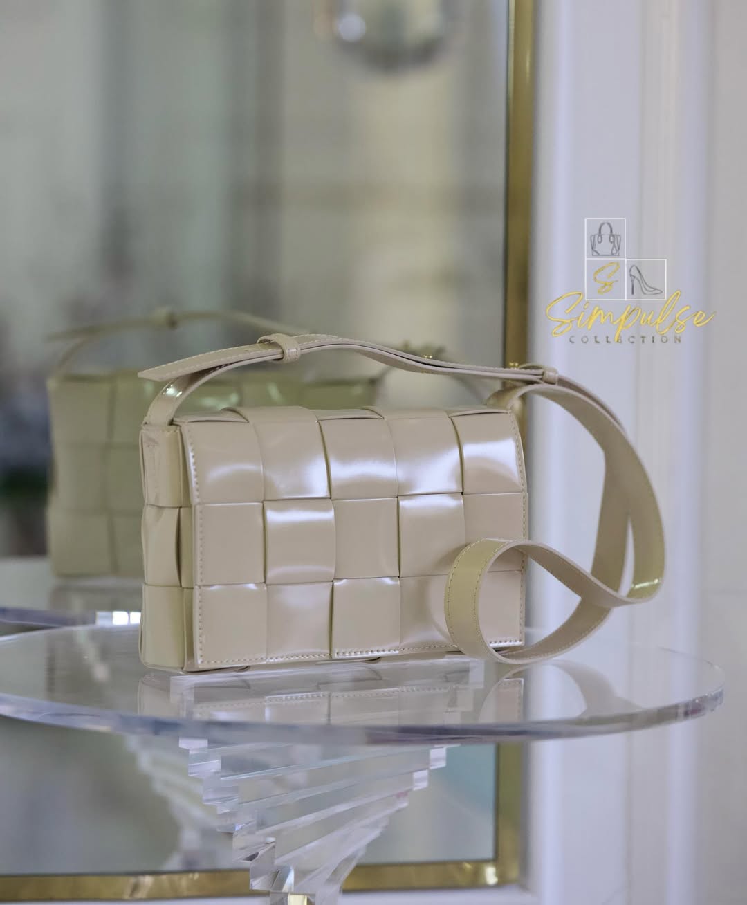 BOTTEGA VENETA Cassette Beige in Leather Bag