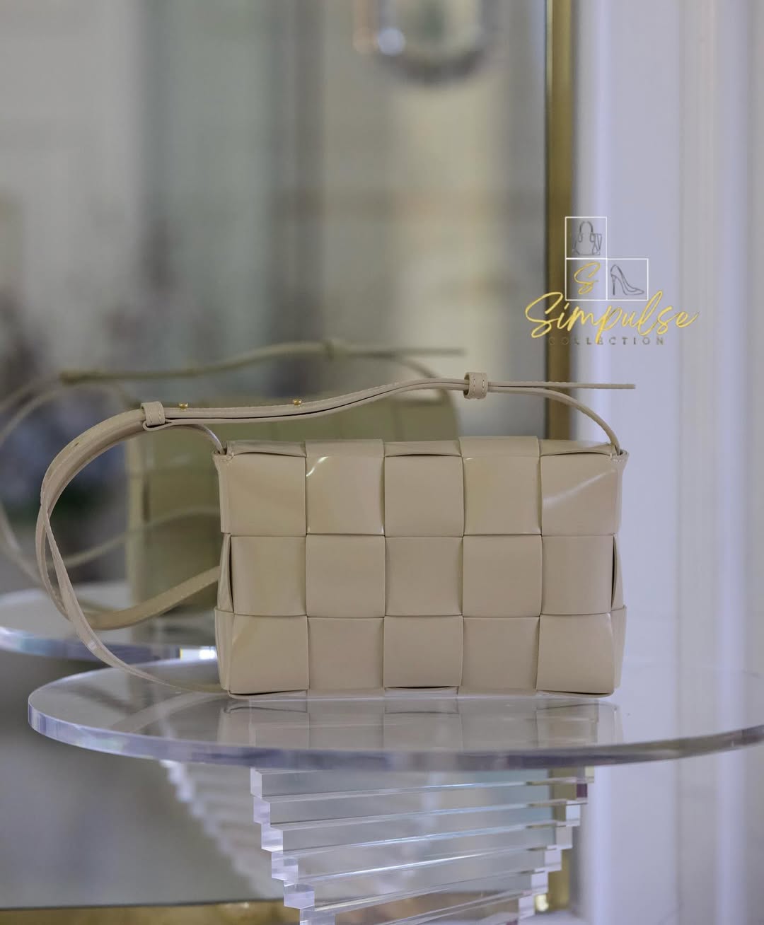BOTTEGA VENETA Cassette Beige in Leather Bag