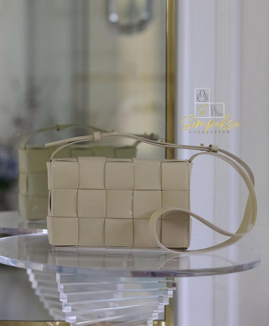 BOTTEGA VENETA Cassette Beige in Leather Bag
