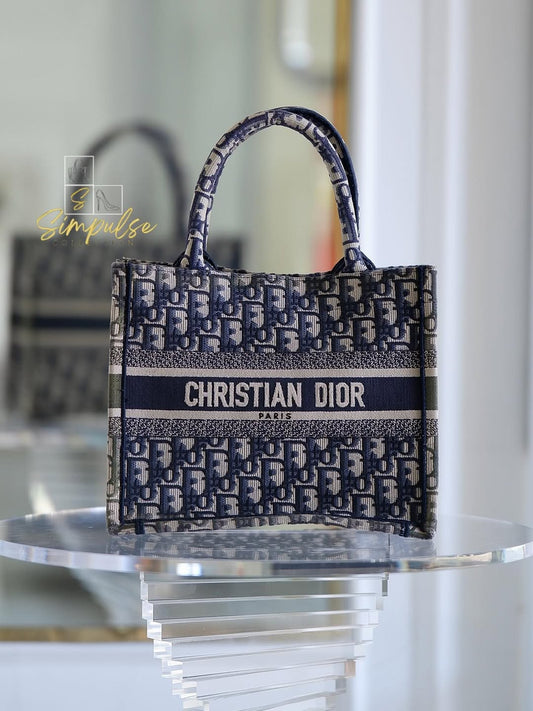 Dior Oblique Booktote PM Size