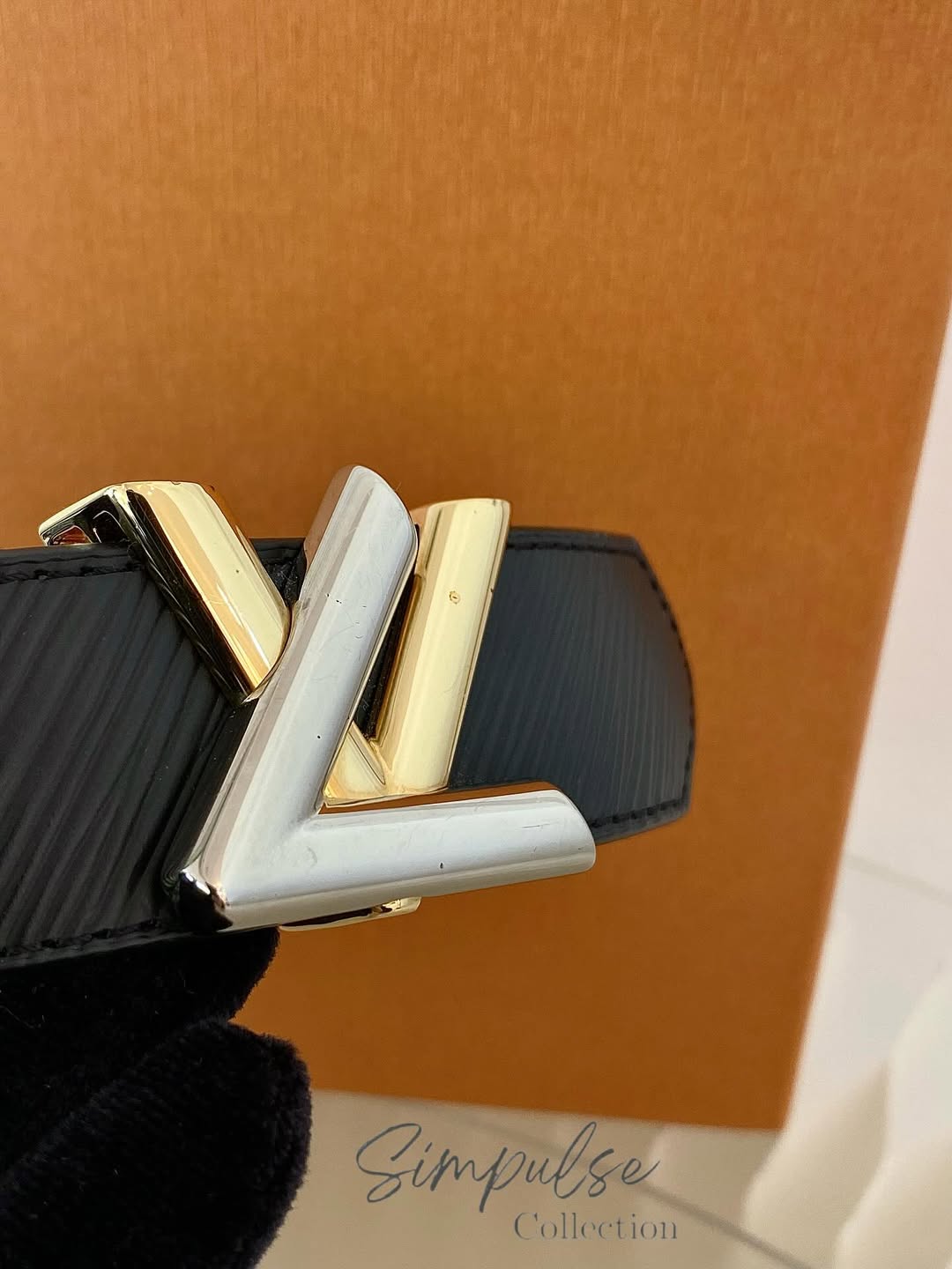 LOUIS VUITTON Black Epi Leather Twist Belt