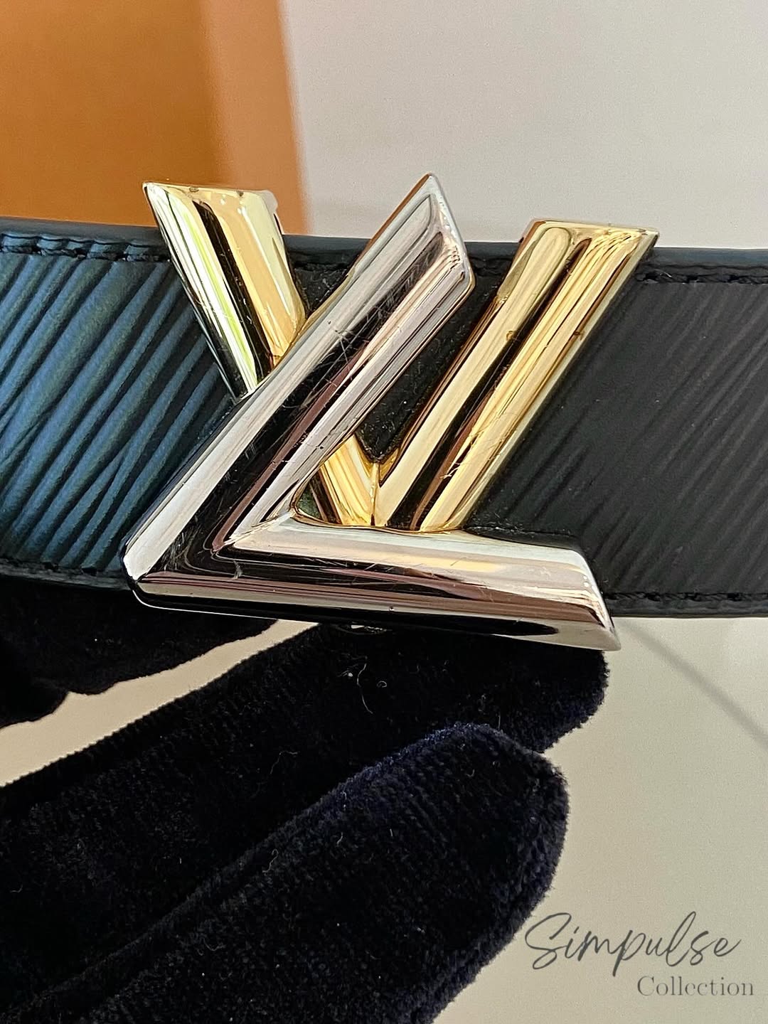 LOUIS VUITTON Black Epi Leather Twist Belt