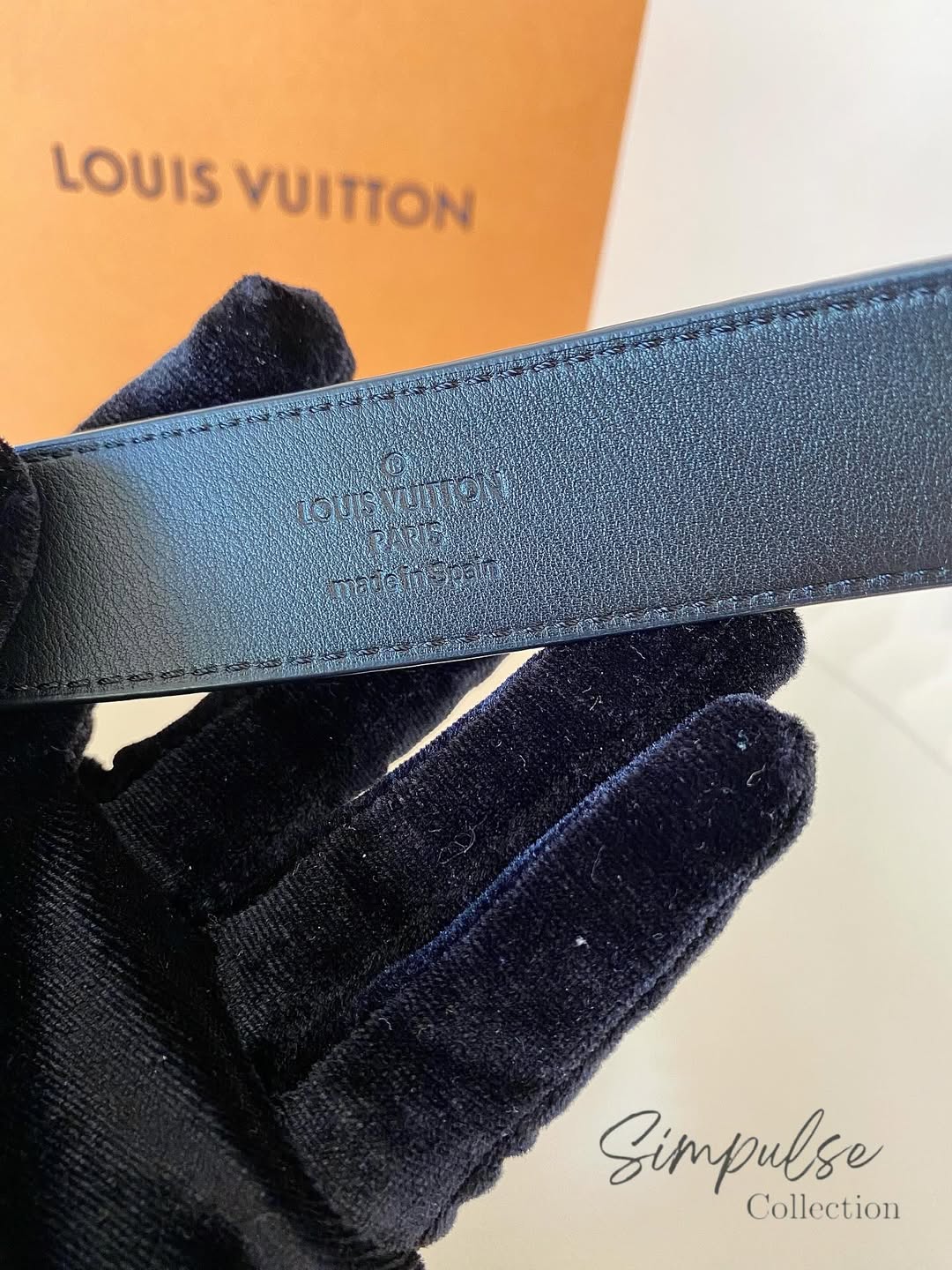 LOUIS VUITTON Black Epi Leather Twist Belt