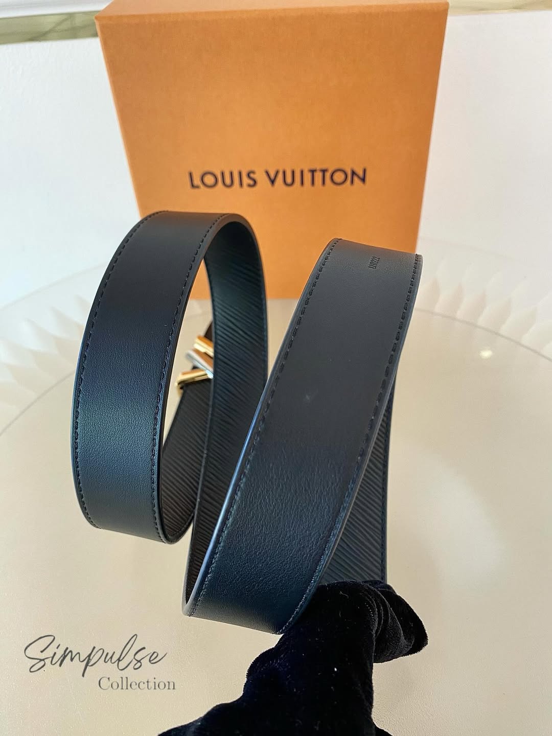 LOUIS VUITTON Black Epi Leather Twist Belt