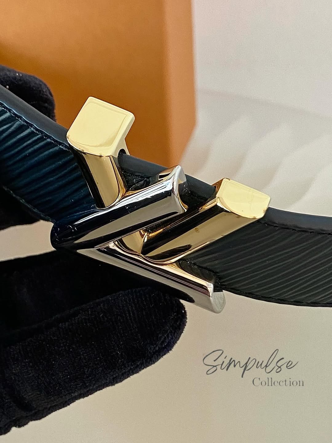 LOUIS VUITTON Black Epi Leather Twist Belt