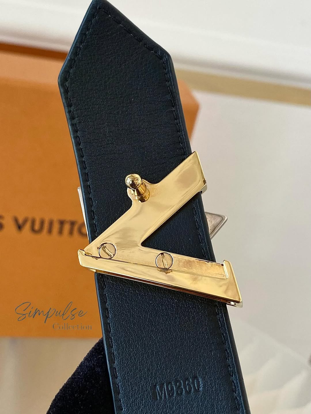 LOUIS VUITTON Black Epi Leather Twist Belt