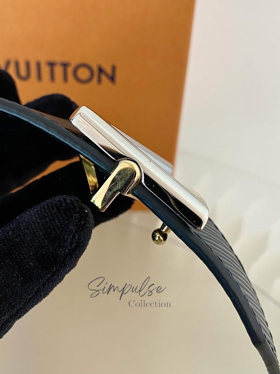 LOUIS VUITTON Black Epi Leather Twist Belt