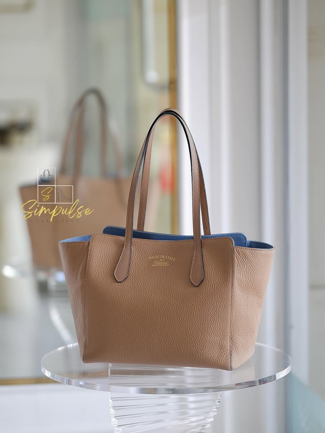 GUCCI Swing Tote Bag in Beige Leather