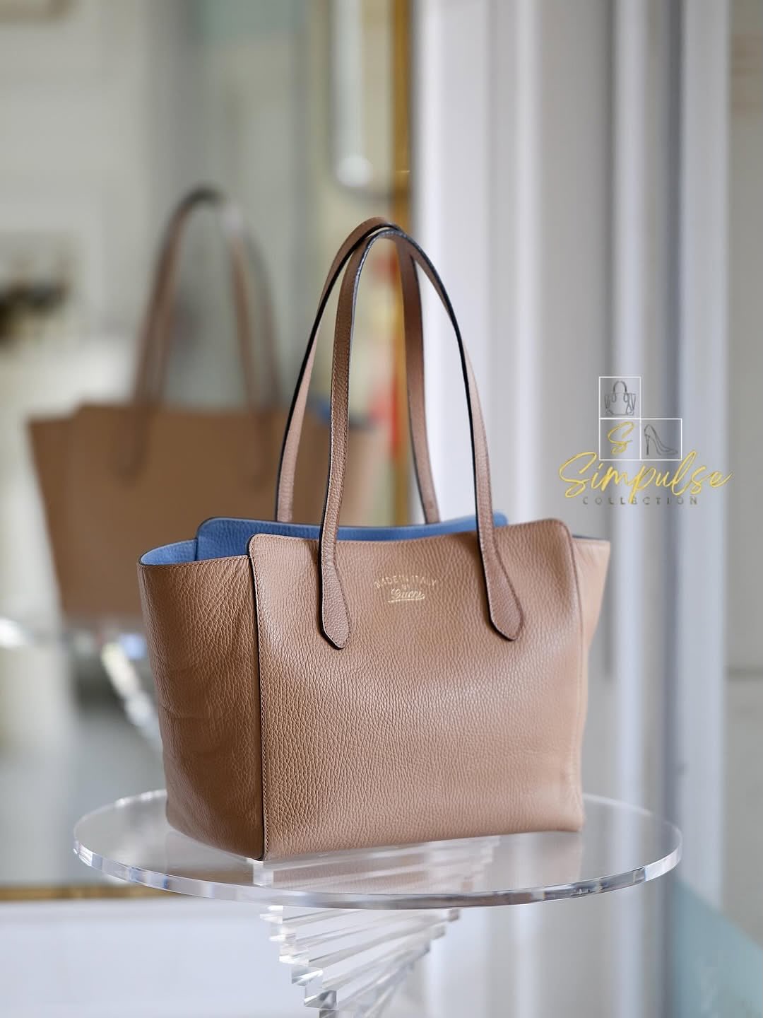 GUCCI Swing Tote Bag in Beige Leather