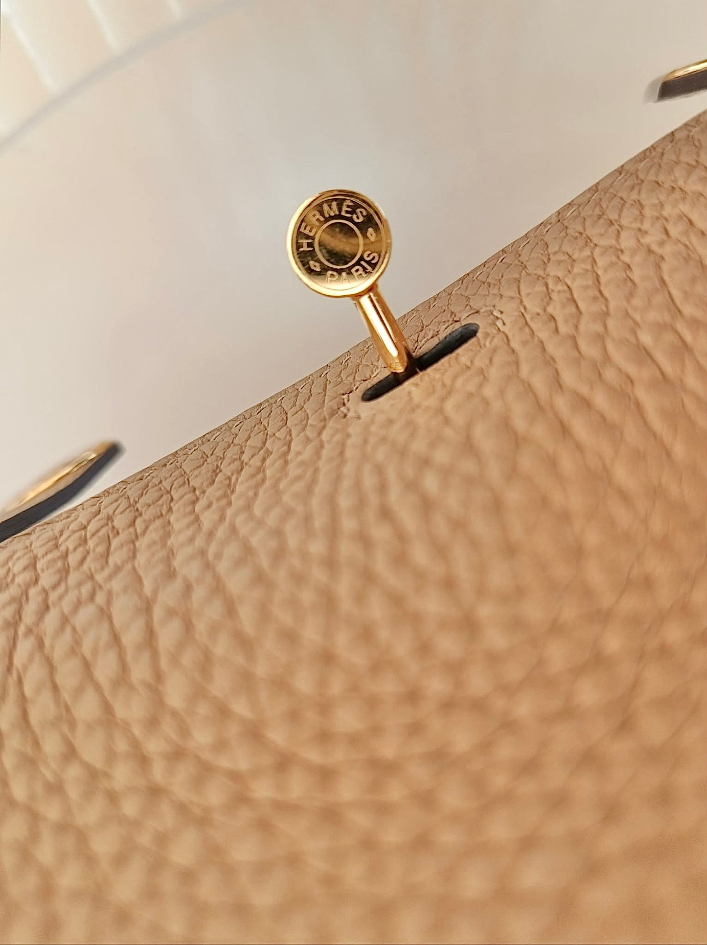 HERMES Mini Lindy Biscuit GHW