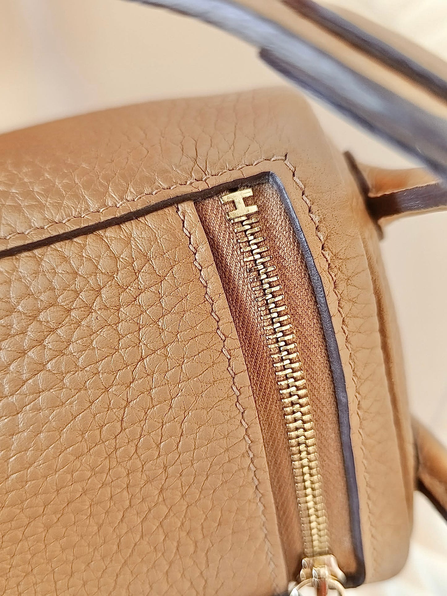 HERMES Mini Lindy Biscuit GHW